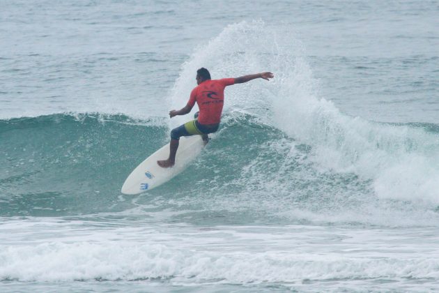 Ricardo_Silva Rip Curl Guarujaense, Praia do Tombo, Guarujá. Foto: Nancy Geringer.