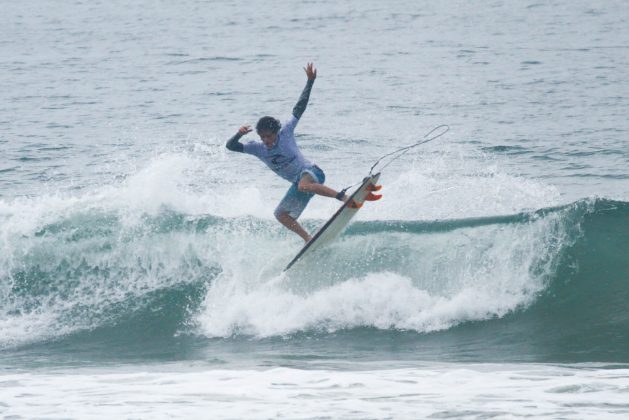 Wesley_Moraes3 Rip Curl Guarujaense, Praia do Tombo, Guarujá. Foto: Nancy Geringer.