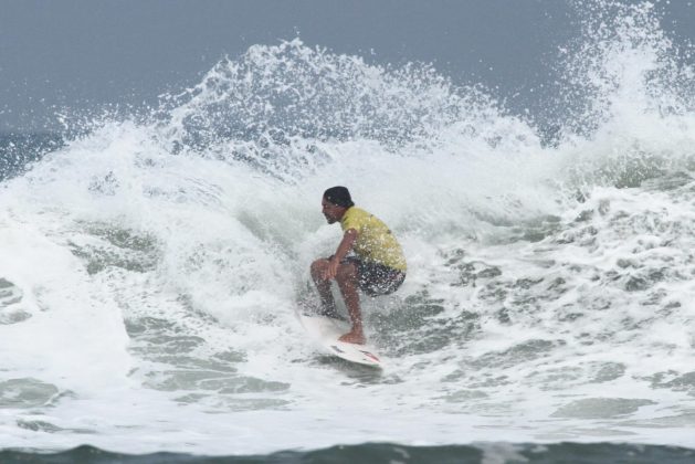 Eduardo Febem Rip Curl Guarujaense, Praia do Tombo, Guarujá. Foto: Nancy Geringer.