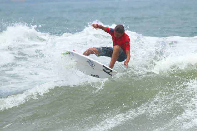 Eduardo Motta Rip Curl Guarujaense, Praia do Tombo, Guarujá. Foto: Nancy Geringer.