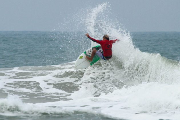 Gustavo Giovanardi Rip Curl Guarujaense, Praia do Tombo, Guarujá. Foto: Nancy Geringer.