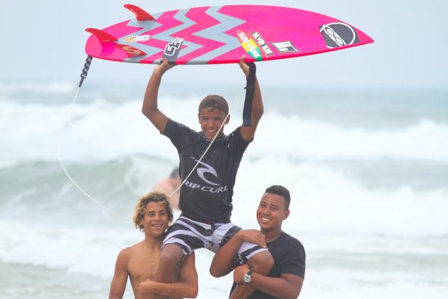 Ihgor Santana Rip Curl Guarujaense, Praia do Tombo, Guarujá. Foto: Nancy Geringer.