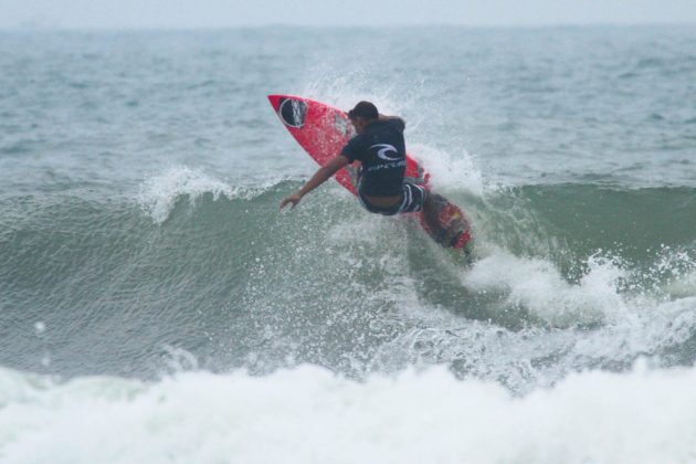 Ihgor Santana Rip Curl Guarujaense, Praia do Tombo, Guarujá. Foto: Nancy Geringer.