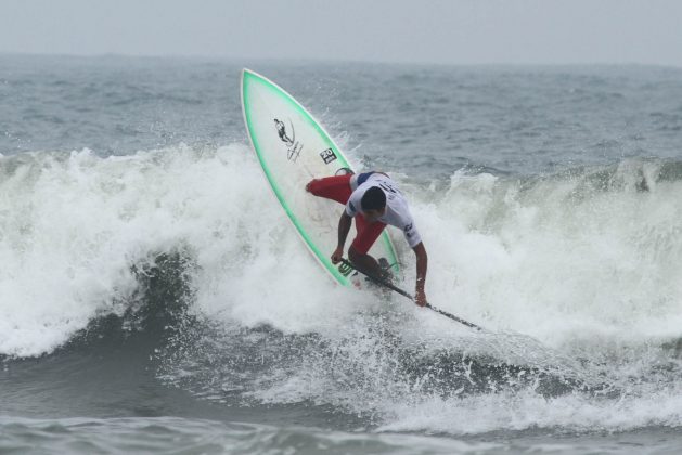 Welington Reis. 2ª etapa do Rip Curl Guarujaense de Surf, na Praia do Tombo?. Foto: Nancy Geringer.