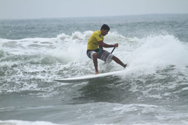 Welington Reis. 2ª etapa do Rip Curl Guarujaense de Surf, na Praia do Tombo?. Foto: Nancy Geringer.