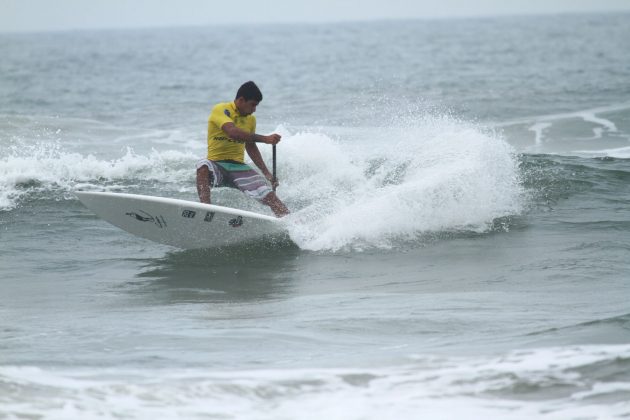 Welington Reis. 2ª etapa do Rip Curl Guarujaense de Surf, na Praia do Tombo?. Foto: Nancy Geringer.