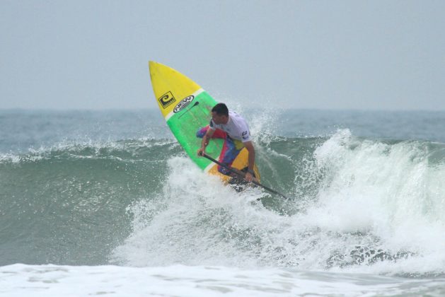 Wallace Morris. 2ª etapa do Rip Curl Guarujaense de Surf, na Praia do Tombo?. Foto: Nancy Geringer.