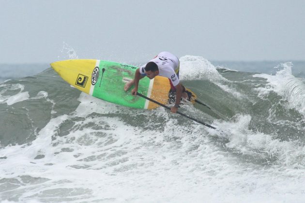 Wallace Morris. 2ª etapa do Rip Curl Guarujaense de Surf, na Praia do Tombo?. Foto: Nancy Geringer.