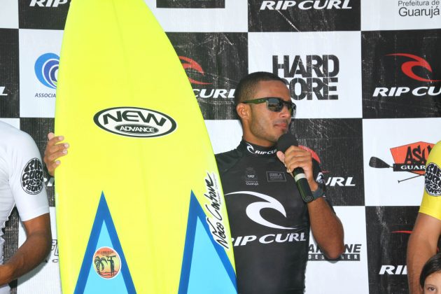 Luiz Diniz. 2ª etapa do Rip Curl Guarujaense de Surf, na Praia do Tombo?. Foto: Nancy Geringer.