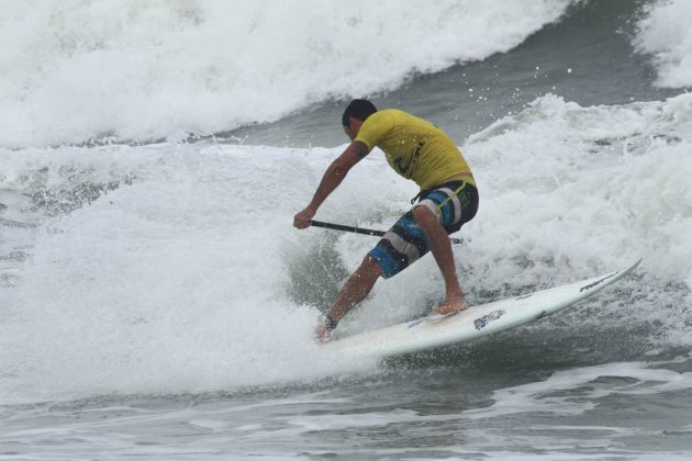 Erick Myiakawa. 2ª etapa do Rip Curl Guarujaense de Surf, na Praia do Tombo?. Foto: Nancy Geringer.