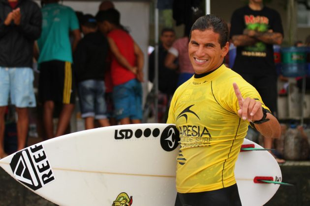 Thiago Camarão, Maresia Paulista de Surf Profissional 2015, Pitangueiras, Guarujá. Foto: João Carvalho.