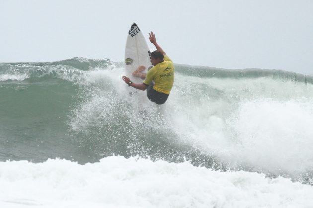 Thiago Camarão, Maresia Paulista de Surf Profissional 2015, Pitangueiras, Guarujá. Foto: João Carvalho.