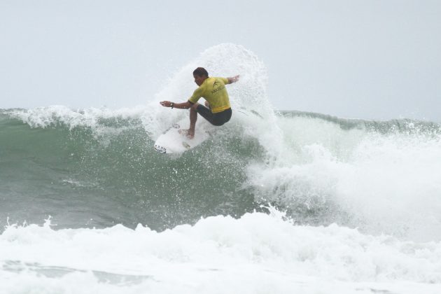 Thiago Camarão, Maresia Paulista de Surf Profissional 2015, Pitangueiras, Guarujá. Foto: João Carvalho.