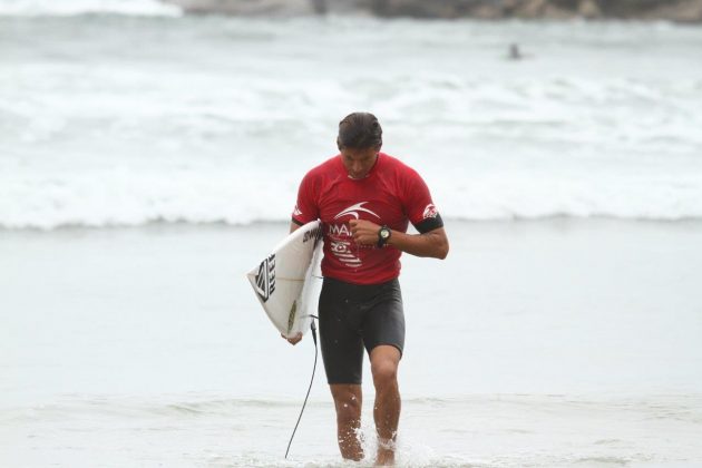 Thiago Camarão, Maresia Paulista de Surf Profissional 2015, Pitangueiras, Guarujá. Foto: João Carvalho.