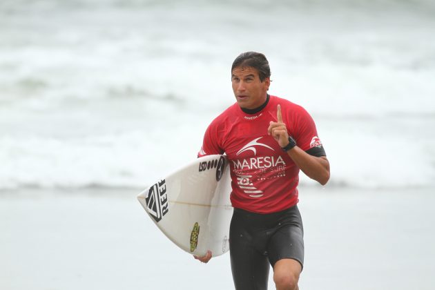 Thiago Camarão, Maresia Paulista de Surf Profissional 2015, Pitangueiras, Guarujá. Foto: João Carvalho.