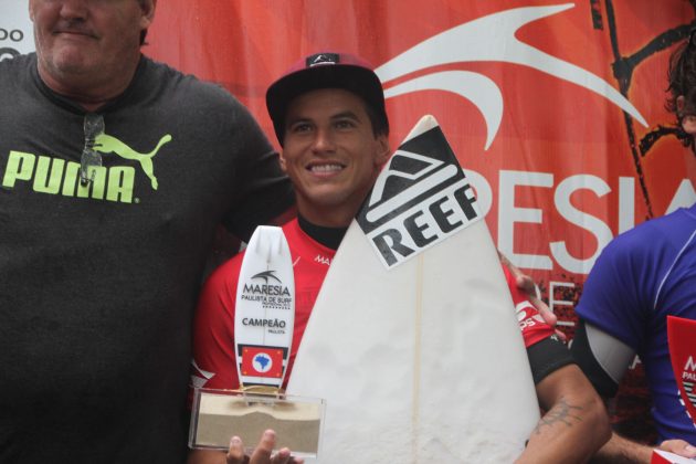 Thiago Camarão, Maresia Paulista de Surf Profissional 2015, Pitangueiras, Guarujá. Foto: João Carvalho.