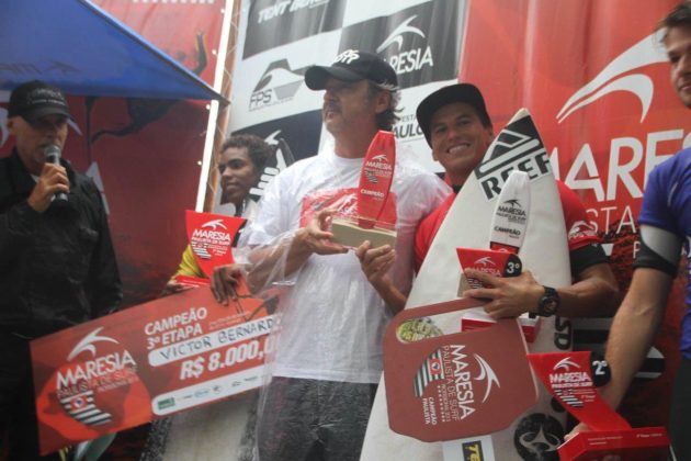 Thiago Camarão, Maresia Paulista de Surf Profissional 2015, Pitangueiras, Guarujá. Foto: João Carvalho.