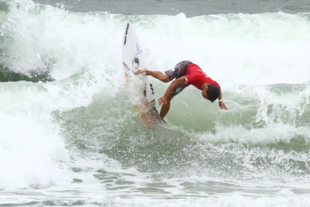 Flavio Nakagima , Maresia Paulista de Surf Profissional 2015, Pitangueiras, Guarujá. Foto: João Carvalho.