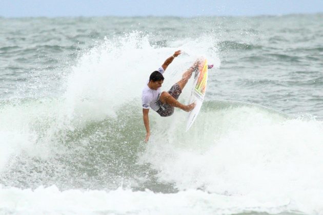 Flavio Nakagima , Maresia Paulista de Surf Profissional 2015, Pitangueiras, Guarujá. Foto: João Carvalho.