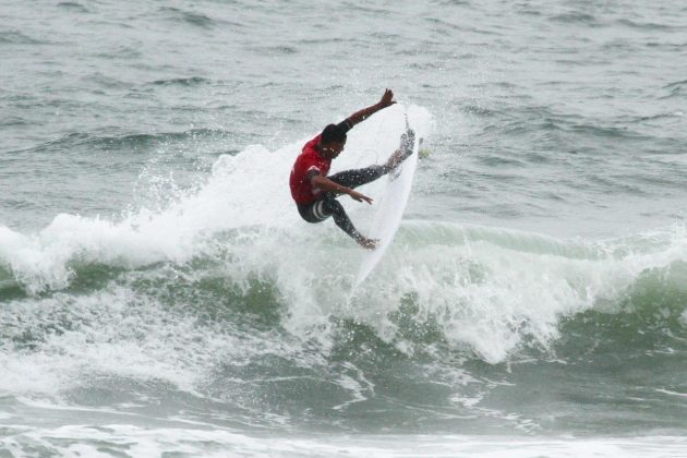 Hizunomê Bettero , Maresia Paulista de Surf Profissional 2015, Pitangueiras, Guarujá. Foto: João Carvalho.