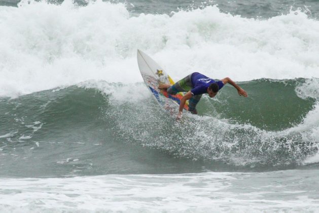 Magno Pacheco , Maresia Paulista de Surf Profissional 2015, Pitangueiras, Guarujá. Foto: João Carvalho.