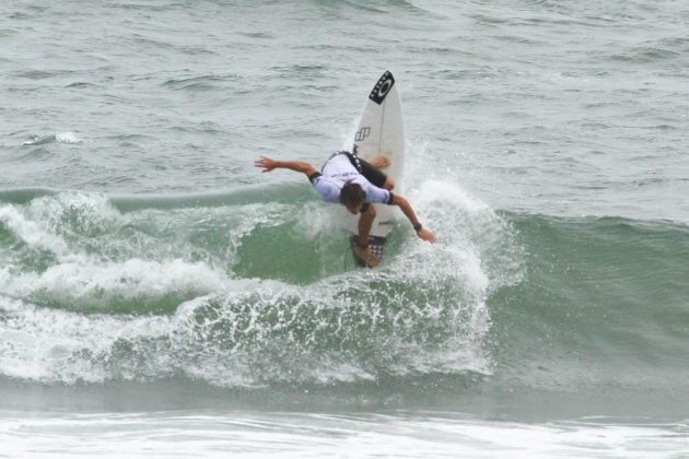 Matheus Navarro , Maresia Paulista de Surf Profissional 2015, Pitangueiras, Guarujá. Foto: João Carvalho.