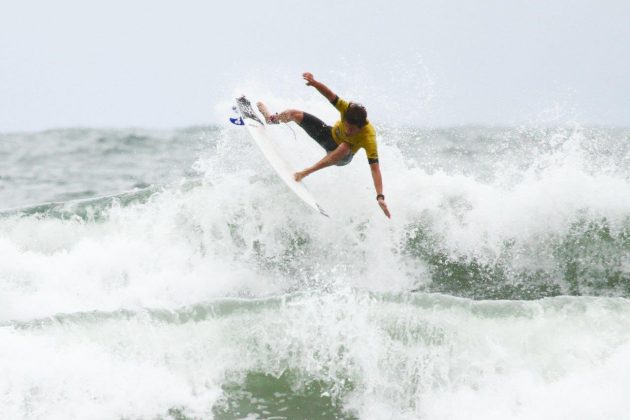 Matheus Navarro , Maresia Paulista de Surf Profissional 2015, Pitangueiras, Guarujá. Foto: João Carvalho.