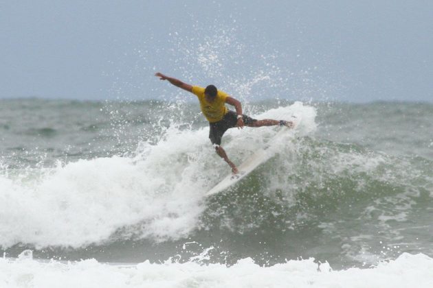 Messias Félix , Maresia Paulista de Surf Profissional 2015, Pitangueiras, Guarujá. Foto: João Carvalho.