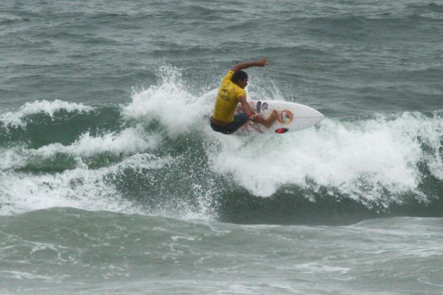 Rafael Teixeira , Maresia Paulista de Surf Profissional 2015, Pitangueiras, Guarujá. Foto: João Carvalho.