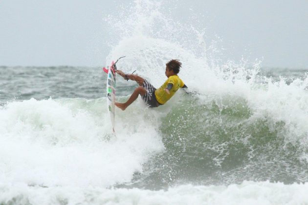 Samuel Pupo , Maresia Paulista de Surf Profissional 2015, Pitangueiras, Guarujá. Foto: João Carvalho.