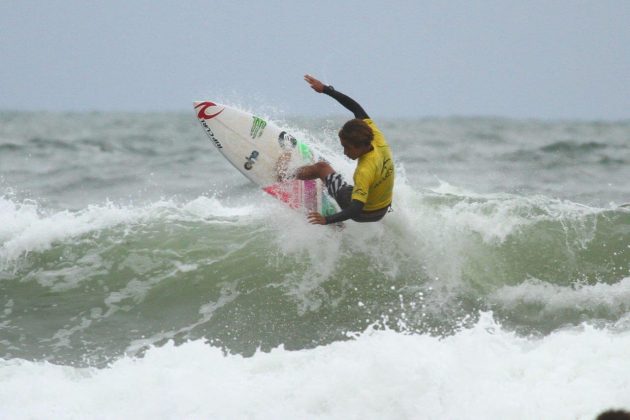 Samuel Pupo , Maresia Paulista de Surf Profissional 2015, Pitangueiras, Guarujá. Foto: João Carvalho.