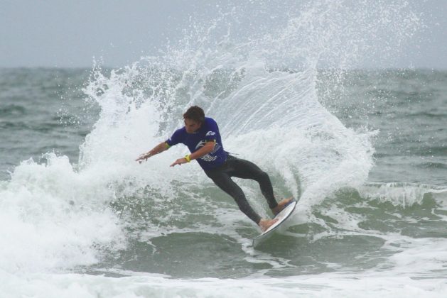 Tales Araújo , Maresia Paulista de Surf Profissional 2015, Pitangueiras, Guarujá. Foto: João Carvalho.