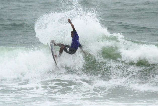 Victor Bernardo , Maresia Paulista de Surf Profissional 2015, Pitangueiras, Guarujá. Foto: João Carvalho.