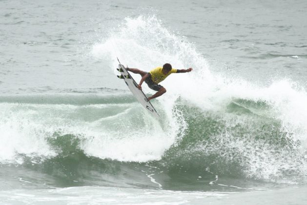 Vitor_Bernardo-9 , Maresia Paulista de Surf Profissional 2015, Pitangueiras, Guarujá. Foto: João Carvalho.