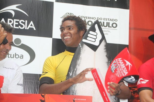 Victor Bernardo , Maresia Paulista de Surf Profissional 2015, Pitangueiras, Guarujá. Foto: João Carvalho.