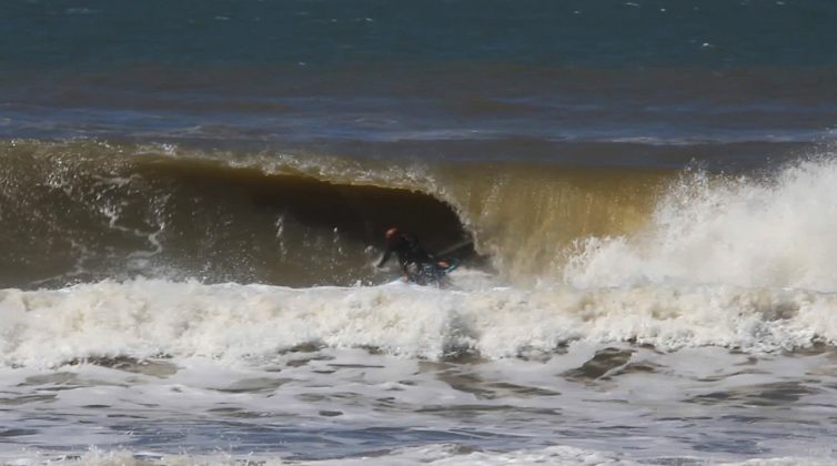 Vinicius Barbosa, Backdoor, Tramandaí - RS De Lucca Pampa Barrels, . Foto: Reprodução.