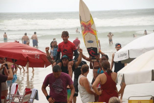 Rip Curl Guarujaense 2015, Pitangueiras, Guarujá (SP). Foto: Silvia Winik.