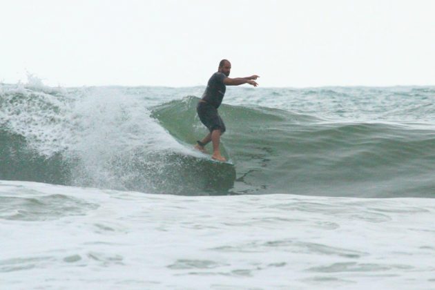 Adriano Lima , Rip Curl Guarujaense 2015, Pitangueiras, Guarujá (SP). Foto: Silvia Winik.