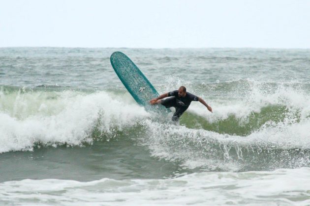 Adriano Lima , Rip Curl Guarujaense 2015, Pitangueiras, Guarujá (SP). Foto: Silvia Winik.