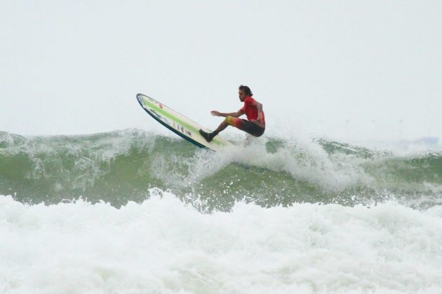 Adriano Melo , Rip Curl Guarujaense 2015, Pitangueiras, Guarujá (SP). Foto: Silvia Winik.