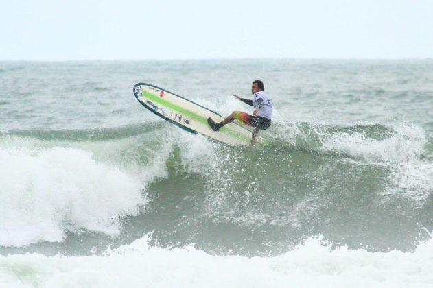 Adriano Melo , Rip Curl Guarujaense 2015, Pitangueiras, Guarujá (SP). Foto: Silvia Winik.