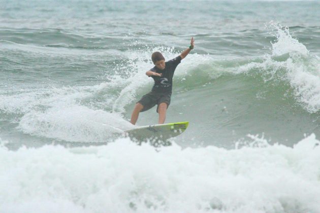 Derek Matos , Rip Curl Guarujaense 2015, Pitangueiras, Guarujá (SP). Foto: Silvia Winik.