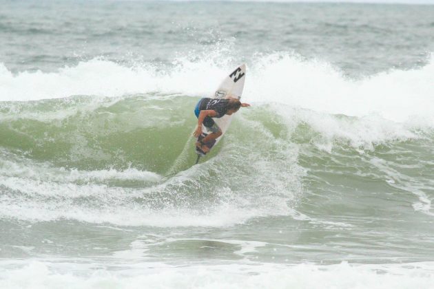 Eduardo Motta , Rip Curl Guarujaense 2015, Pitangueiras, Guarujá (SP). Foto: Silvia Winik.