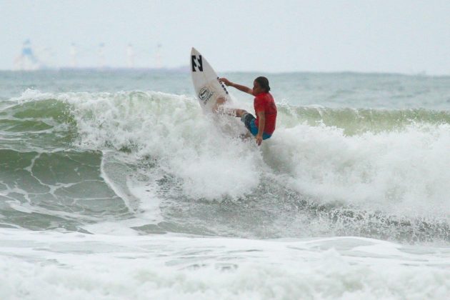 Eduardo Motta , Rip Curl Guarujaense 2015, Pitangueiras, Guarujá (SP). Foto: Silvia Winik.