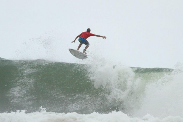 Eduardo Motta , Rip Curl Guarujaense 2015, Pitangueiras, Guarujá (SP). Foto: Silvia Winik.