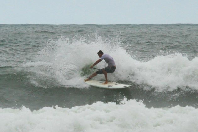 Eric Miyakawa , Rip Curl Guarujaense 2015, Pitangueiras, Guarujá (SP). Foto: Silvia Winik.