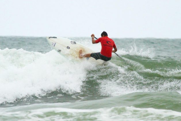 Eric Miyakawa , Rip Curl Guarujaense 2015, Pitangueiras, Guarujá (SP). Foto: Silvia Winik.