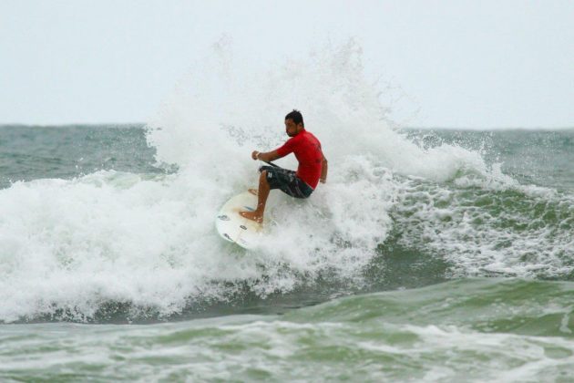 Eric Miyakawa , Rip Curl Guarujaense 2015, Pitangueiras, Guarujá (SP). Foto: Silvia Winik.