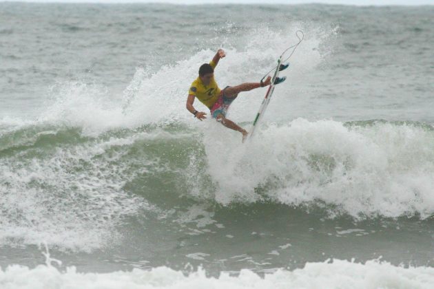 Gabriel André , Rip Curl Guarujaense 2015, Pitangueiras, Guarujá (SP). Foto: Silvia Winik.