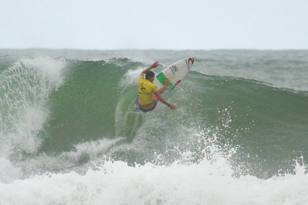 Gabriel André , Rip Curl Guarujaense 2015, Pitangueiras, Guarujá (SP). Foto: Silvia Winik.